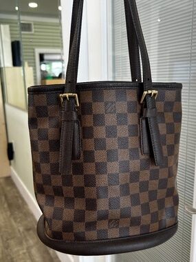 Pre Owned Louis Vuitton Marais Bucket